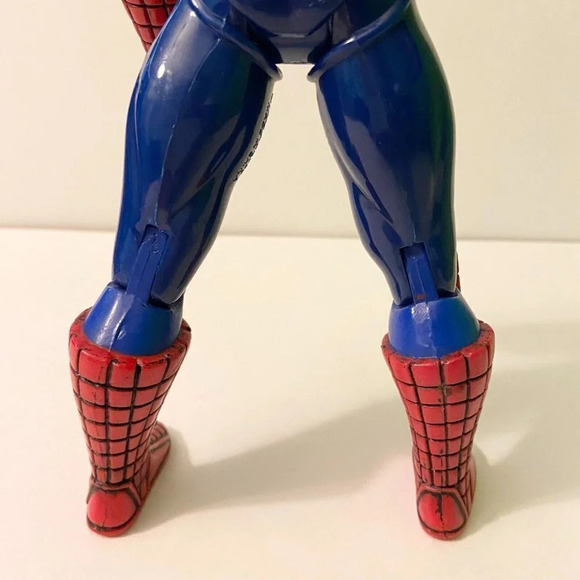 Vintage 1995 Toy Biz Spiderman 10  Inch Tall Poseable Action Figure - Picture 6 of 13